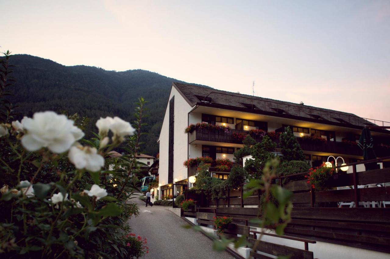 Pippo Hotel Terzolas Екстер'єр фото
