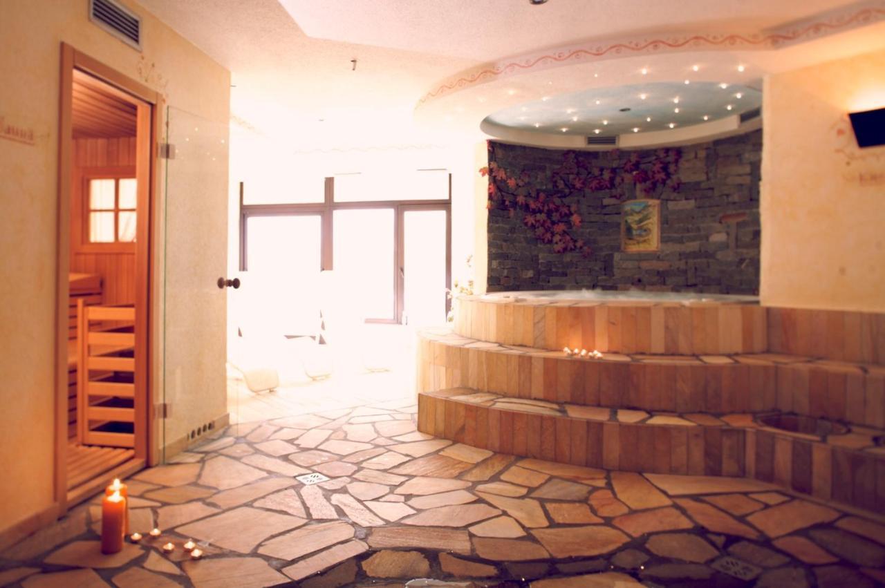 Pippo Hotel Terzolas Екстер'єр фото