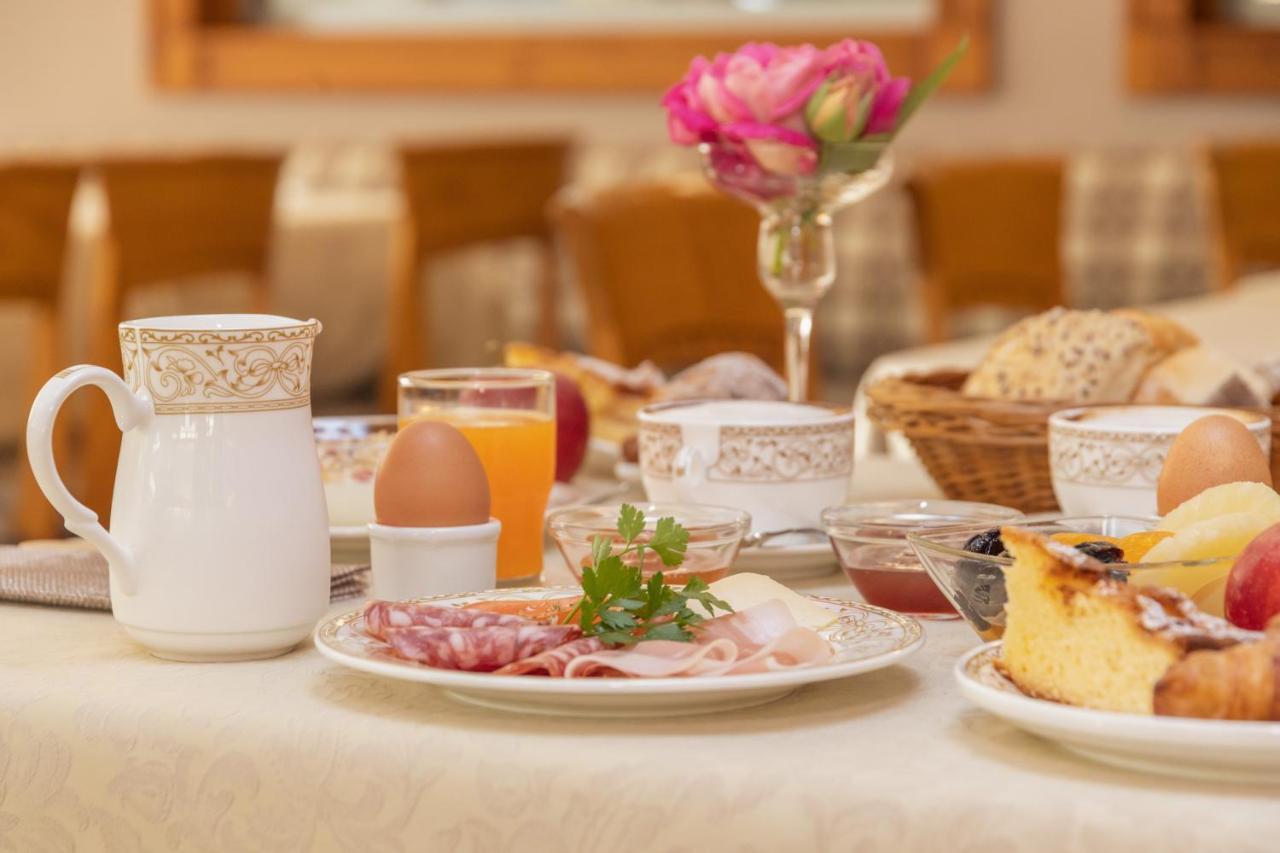 Pippo Hotel Terzolas Екстер'єр фото