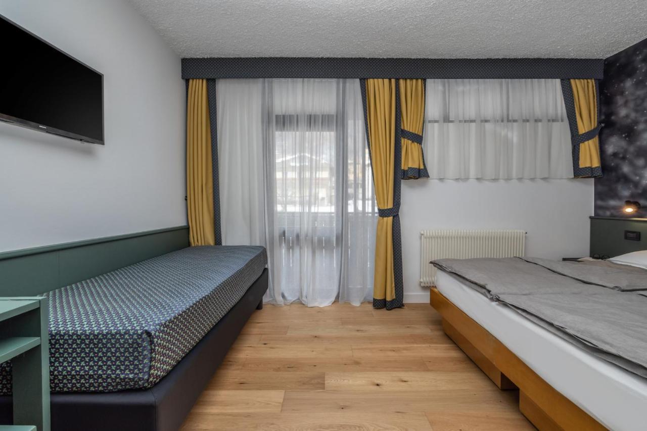 Pippo Hotel Terzolas Екстер'єр фото