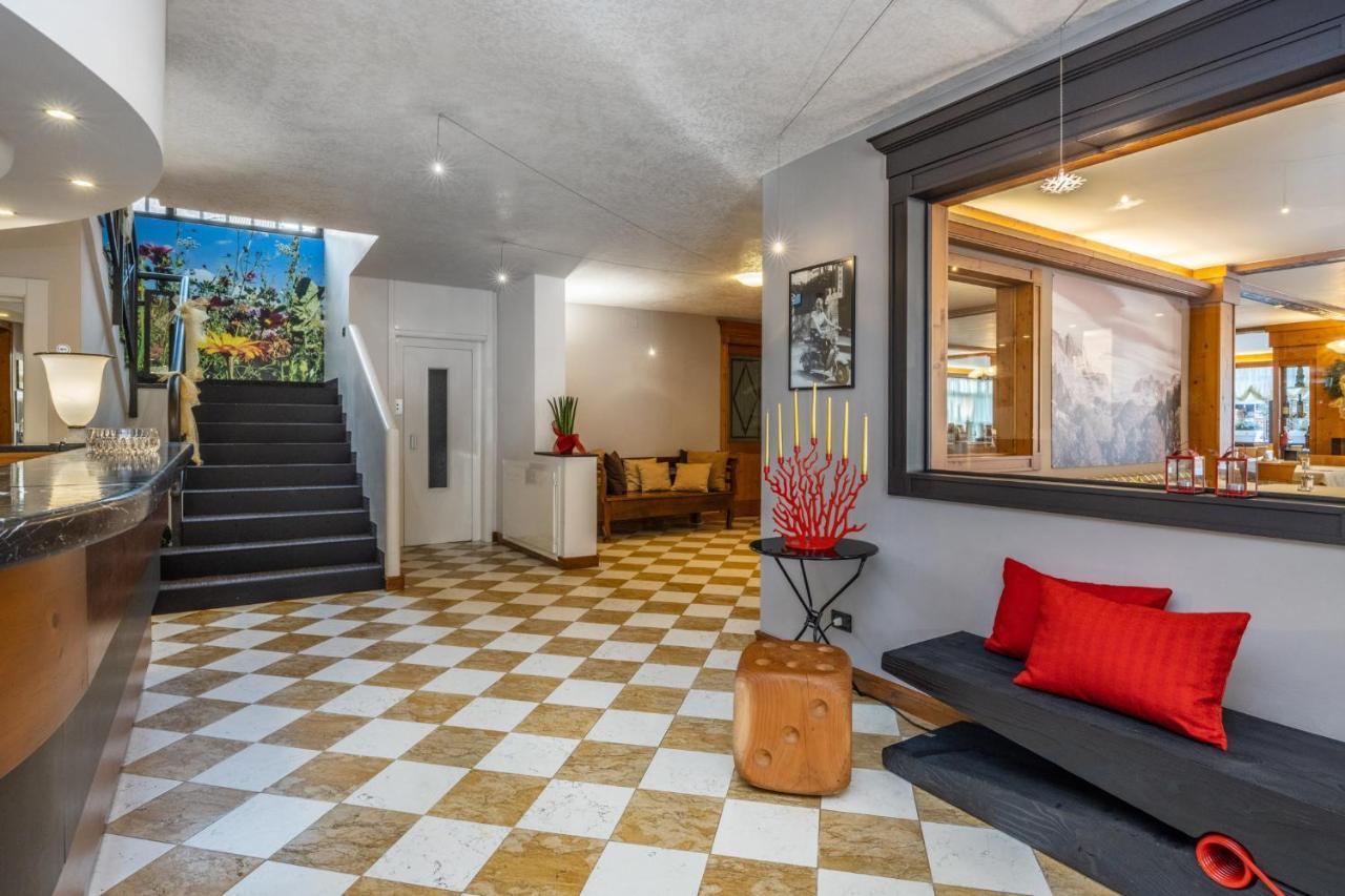 Pippo Hotel Terzolas Екстер'єр фото