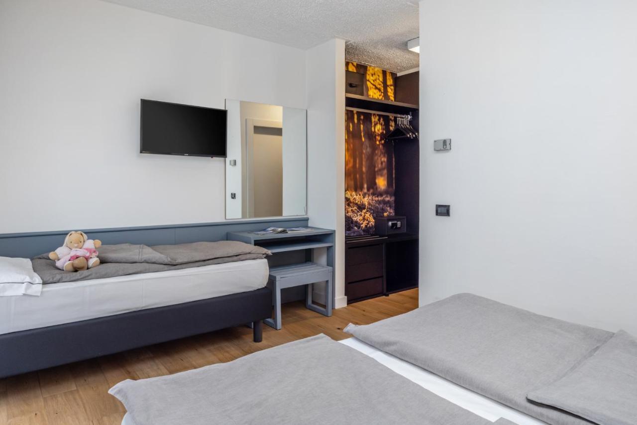 Pippo Hotel Terzolas Екстер'єр фото